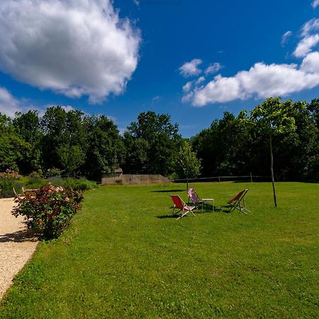 Bed and Breakfast Le Petit Riousset, Gite A La Campagne, Piscine Montvendre Zewnętrze zdjęcie